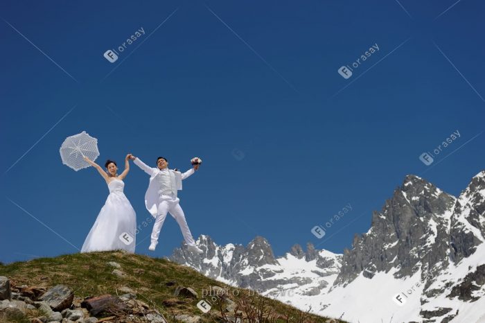 世界公园瑞士童话般的海外旅行婚纱摄影婚拍旅拍 古堡教堂雪山草地婚礼套餐